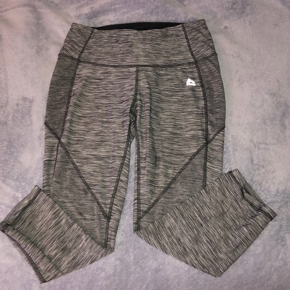 Rbx medium Capri Grey print leggings